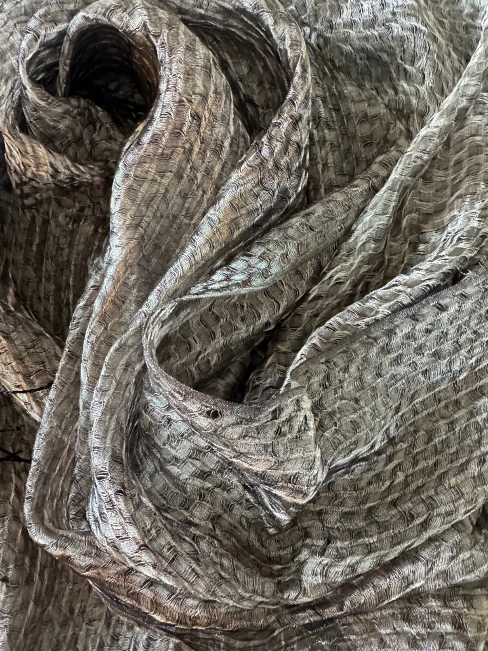 NWOT, ROOST, STUNNING ALCHEMY SCARF, LIGHTLY WOVEN PEWTER METALLIC W/FRINGE ENDS